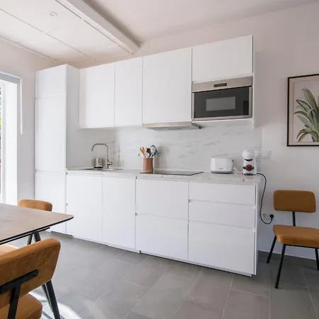 Apartamento Acogedor Con Jardin En 3 *