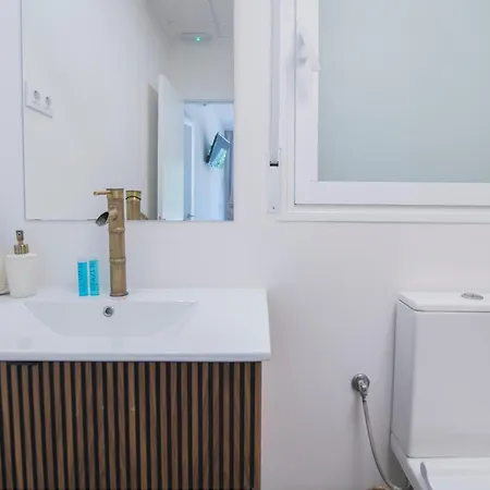 Apartamento Acogedor Con Jardin En 3 *