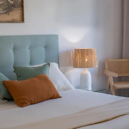 Acogedor Con Jardin En 3 دينايا