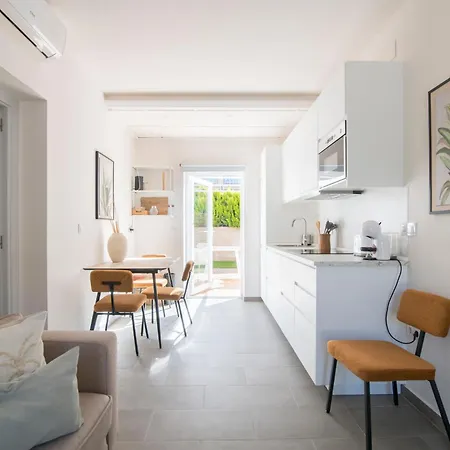 Acogedor Con Jardin En 3 دينايا